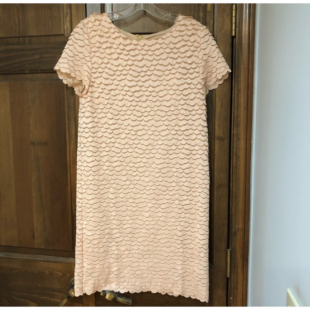 Peach color scallop print dress size 4 back zipper
